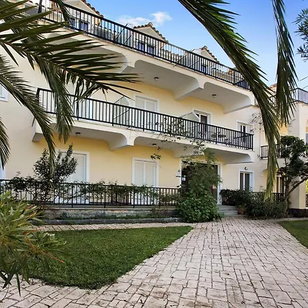 Dolphin 8 Apartament *